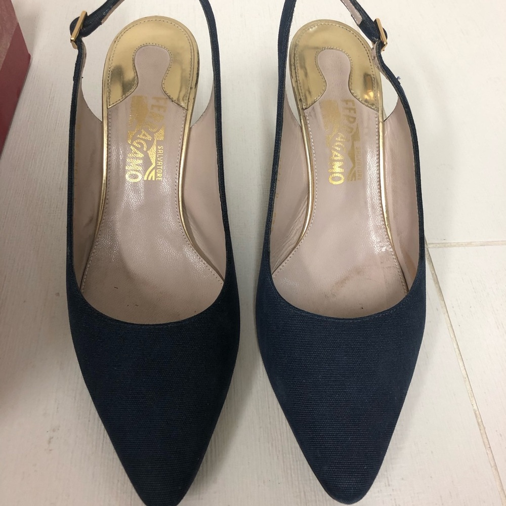 Navy fabric Ferragamo pumps
